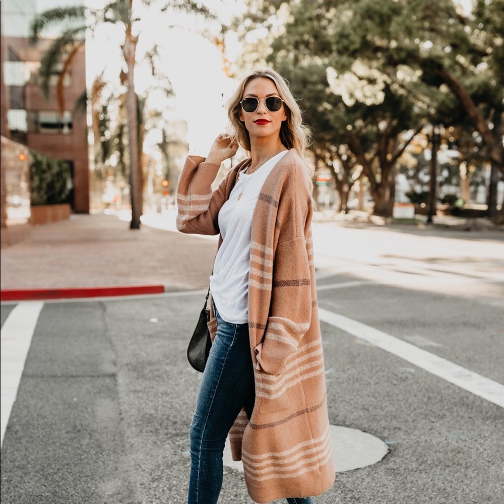 ❤️LAST ONE!❤️A Designer Vibe - Picture 7 of 7